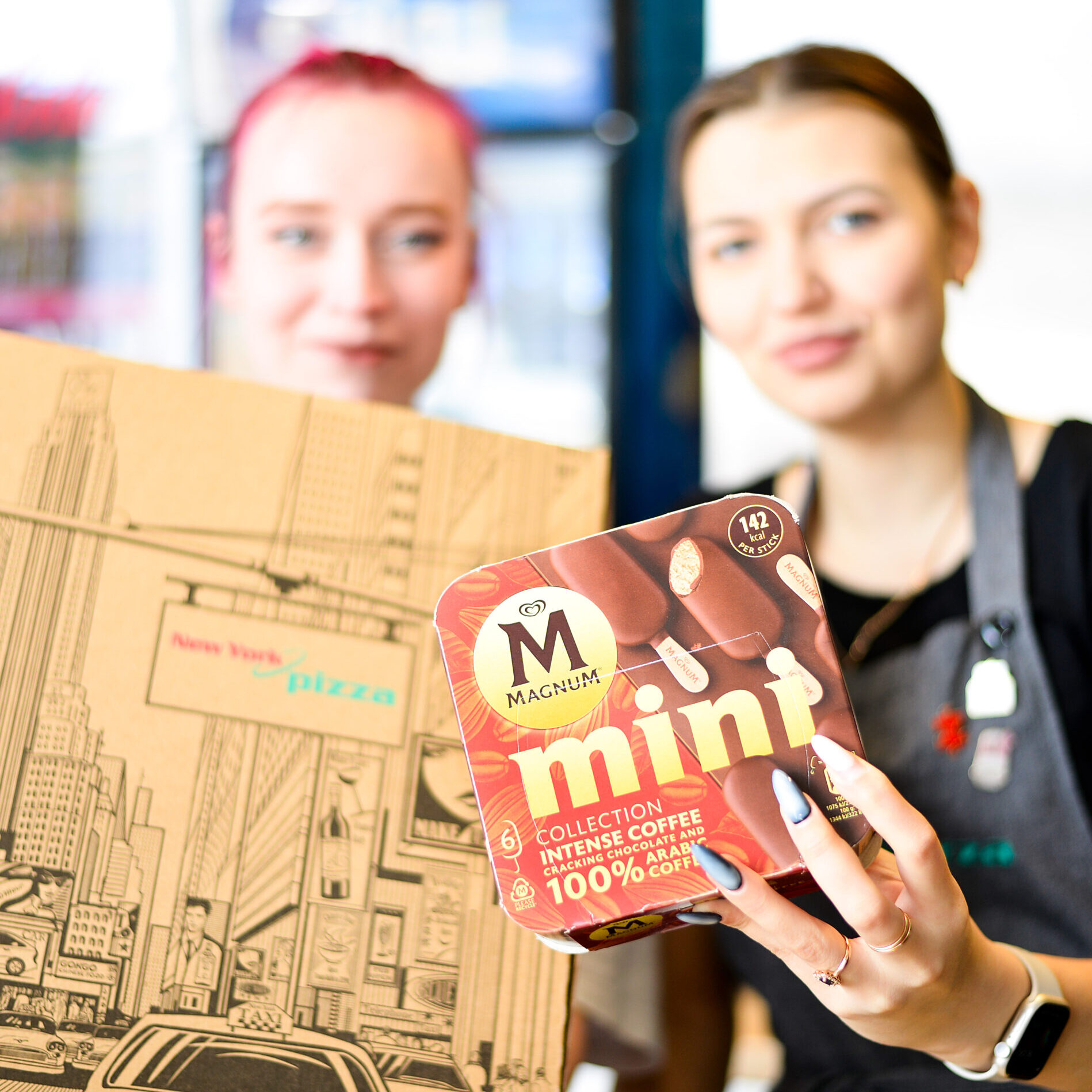 Ostes Mustamäe Keskuse New York Pizza restoranist XL perepitsa, saad TASUTA karbitäie Magnum Mini Intense Coffee jäätiseid! Kampaania kehtib kuni 31.05 (k.a) võ